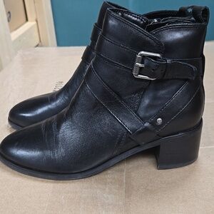 Evolve Easy Spirit Size 7 Black Leather Shore Ankle Boots